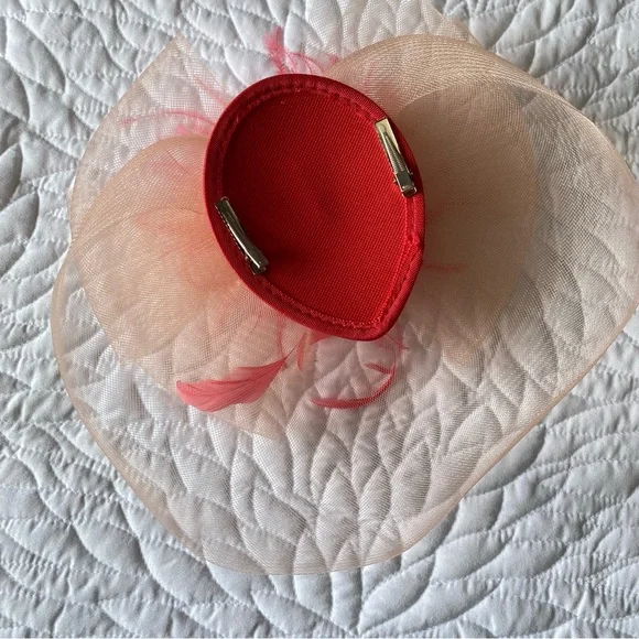 Elegant Pink Fascinator Hat - Picture 3 of 3